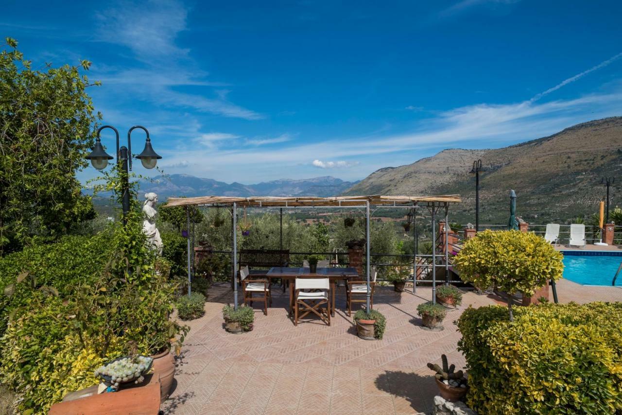 Le Capanne Di Villa Margherita Sonnino Exterior photo