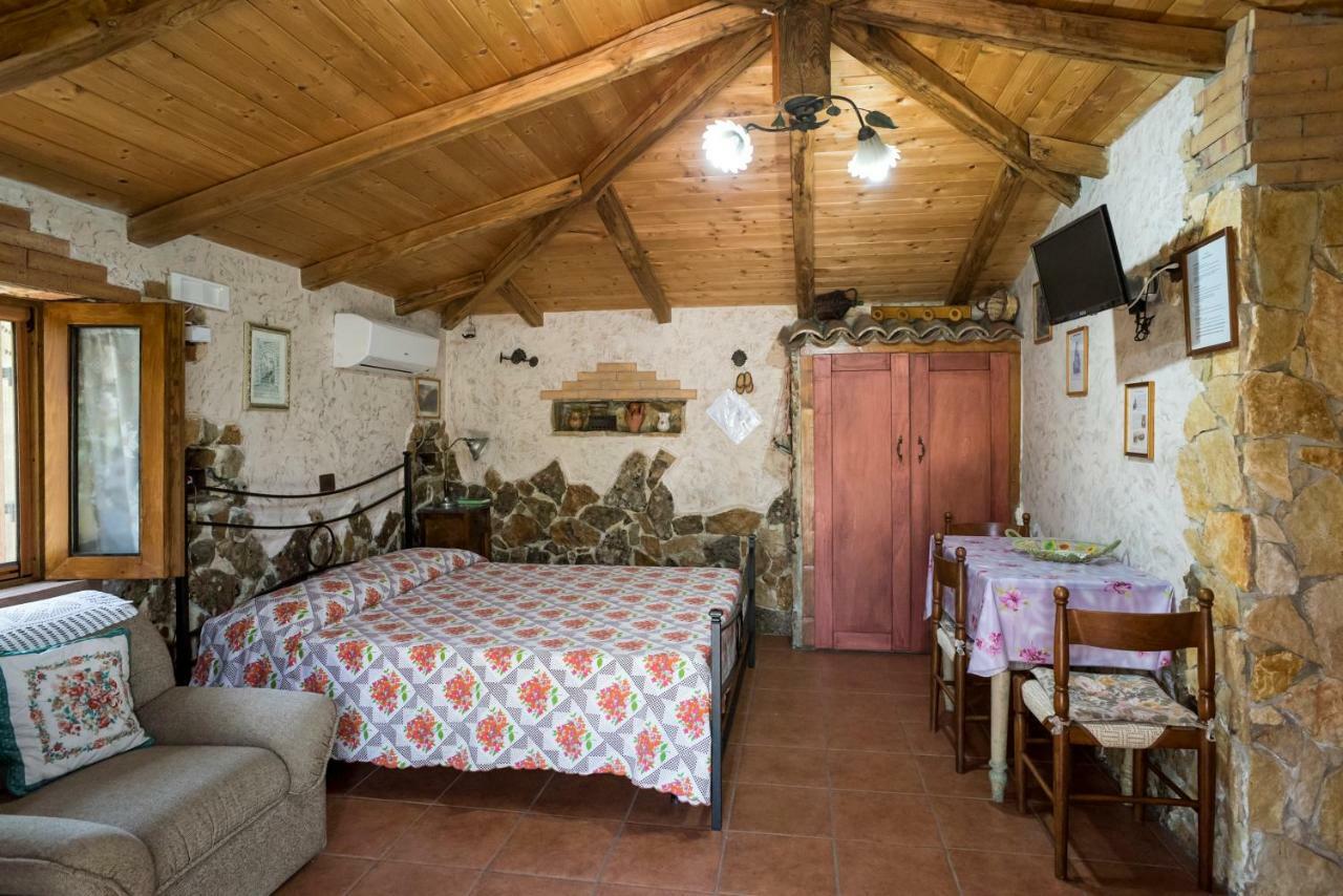 Le Capanne Di Villa Margherita Sonnino Exterior photo